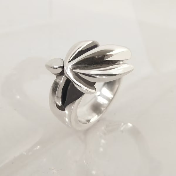 CANNABIS LEAF RING