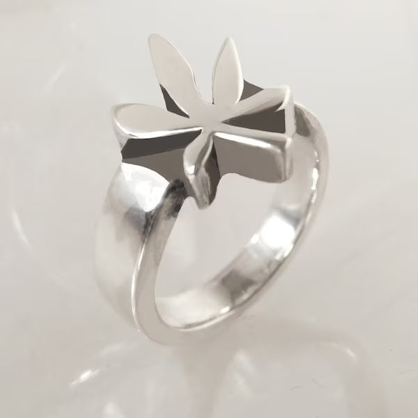 Silver ring with a leaf design on a light gray background