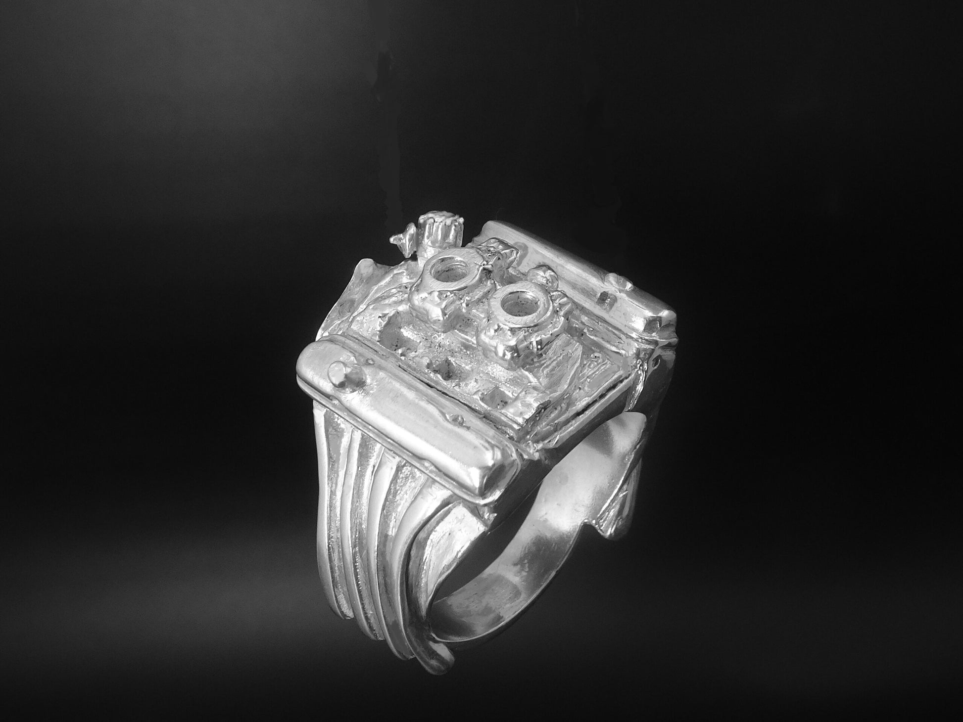 PLYMOUTH SMALL BLOCK 440 W/ AIR CLEANER-STERLING SILVER- ENGINE RING. image 1