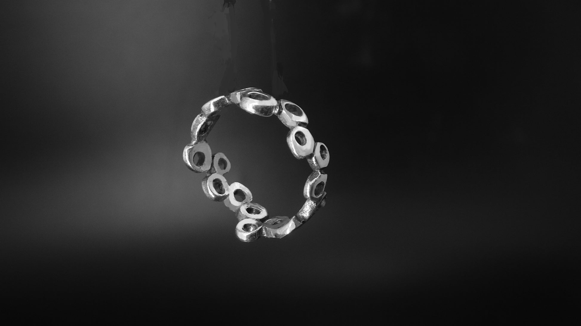 LITTLE CIRCLES STERLING SILVER RING BAND image 0