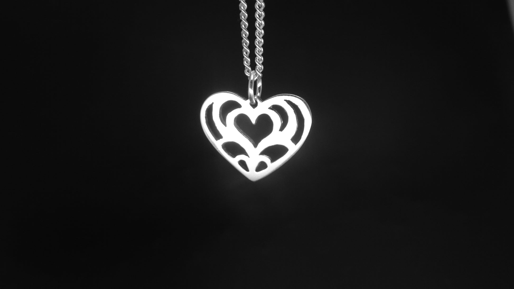 LACE HEART PENDANT-STERLING SILVER(92.5) W/18 INCH SS CHAIN image 0