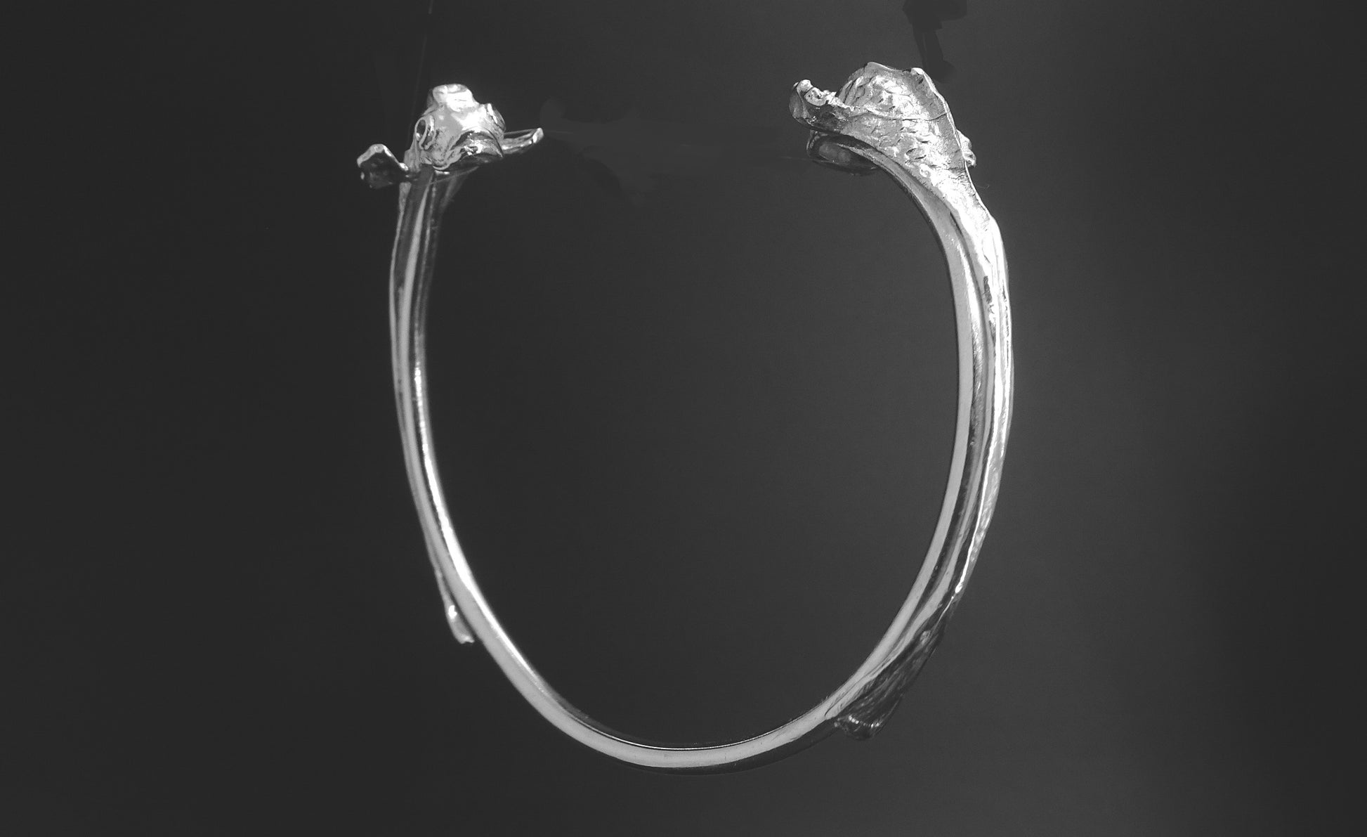 FISH HEAD OPEN ROUND STERLING SILVER BANGLE BRACELET image 1