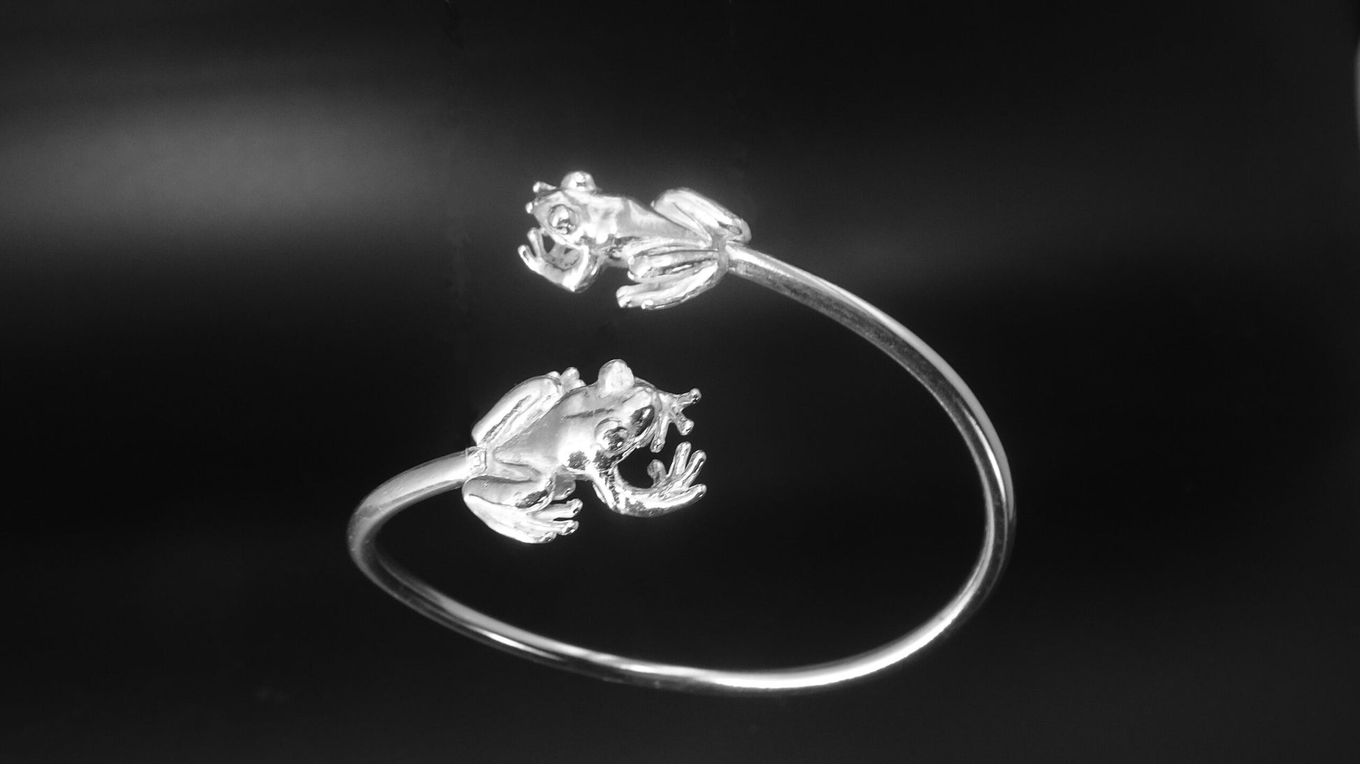 SMALL TREE FROGS-STERLING SILVER OPEN BANGLE BRACELET image 0