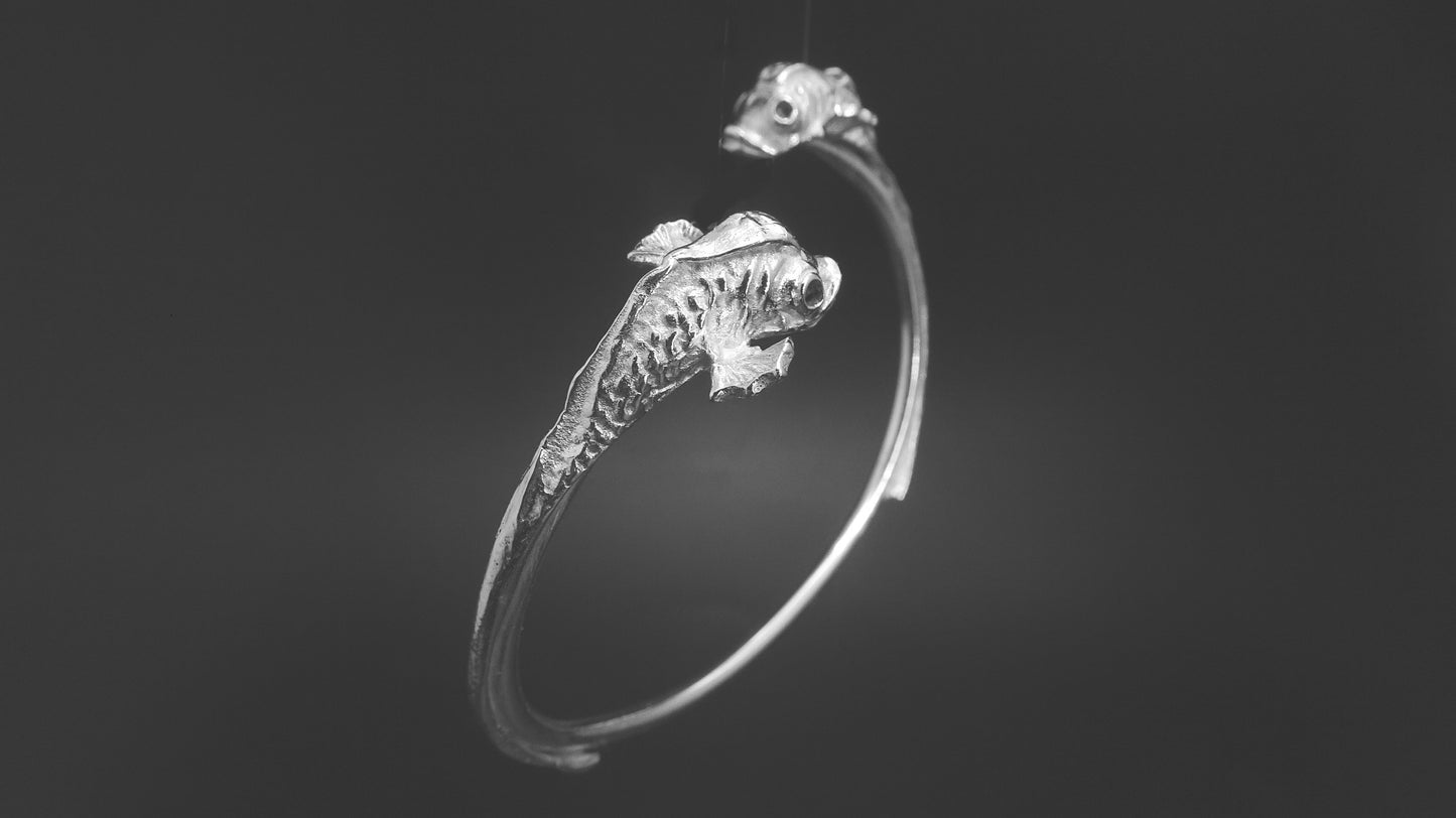 FISH HEAD OPEN ROUND STERLING SILVER BANGLE BRACELET image 0