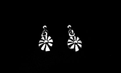 FLOWERS IN A PENDANT - STERLING SILVER image 1