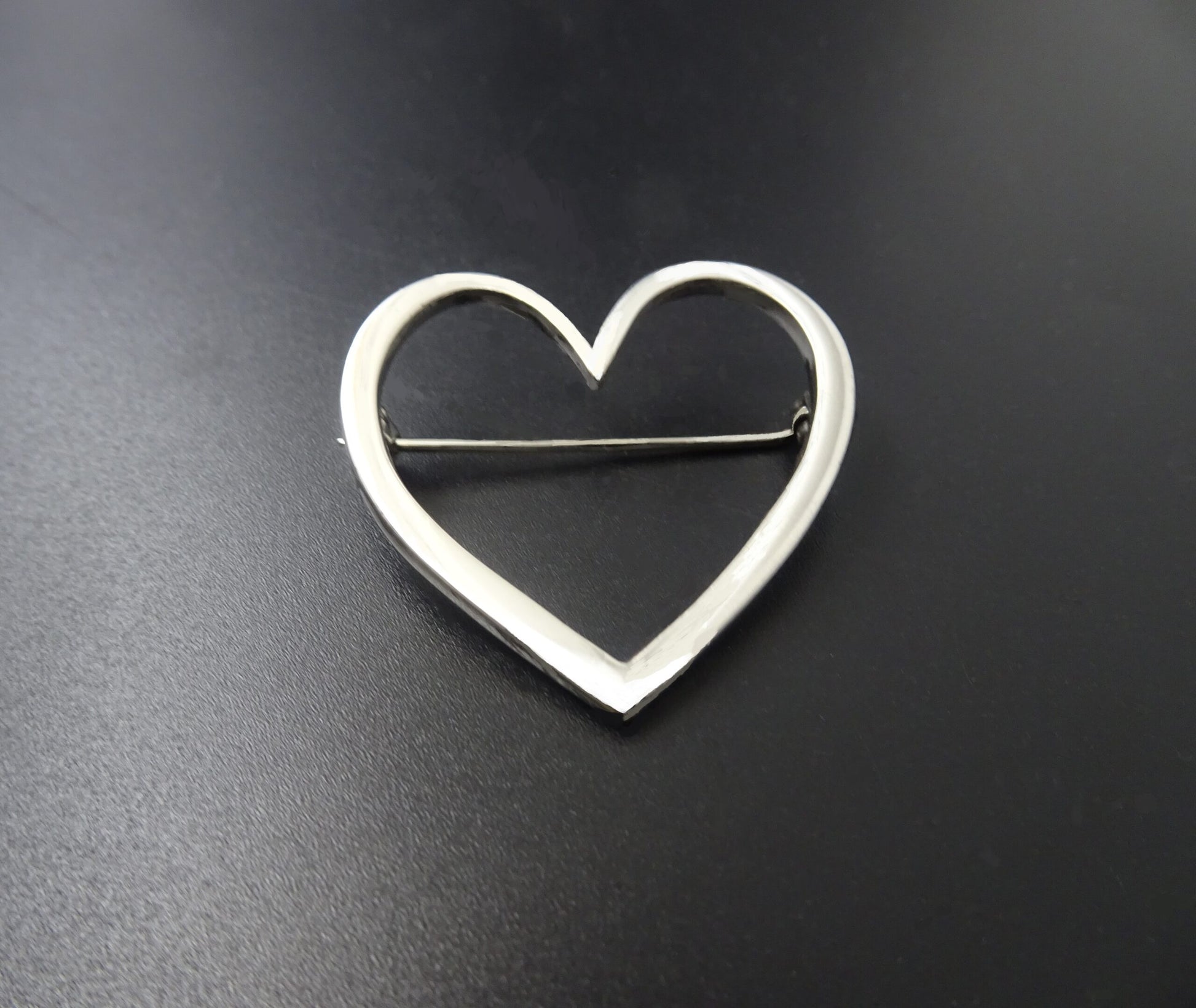 LARGE HEART BROACH-STERLING SILVER (92.5) image 0