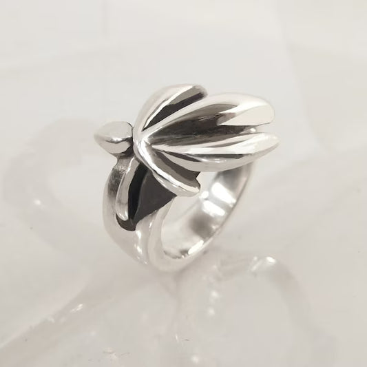 CANNABIS LEAF RING