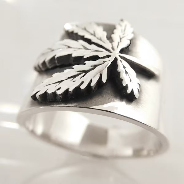 CANNABIS LEAF RING